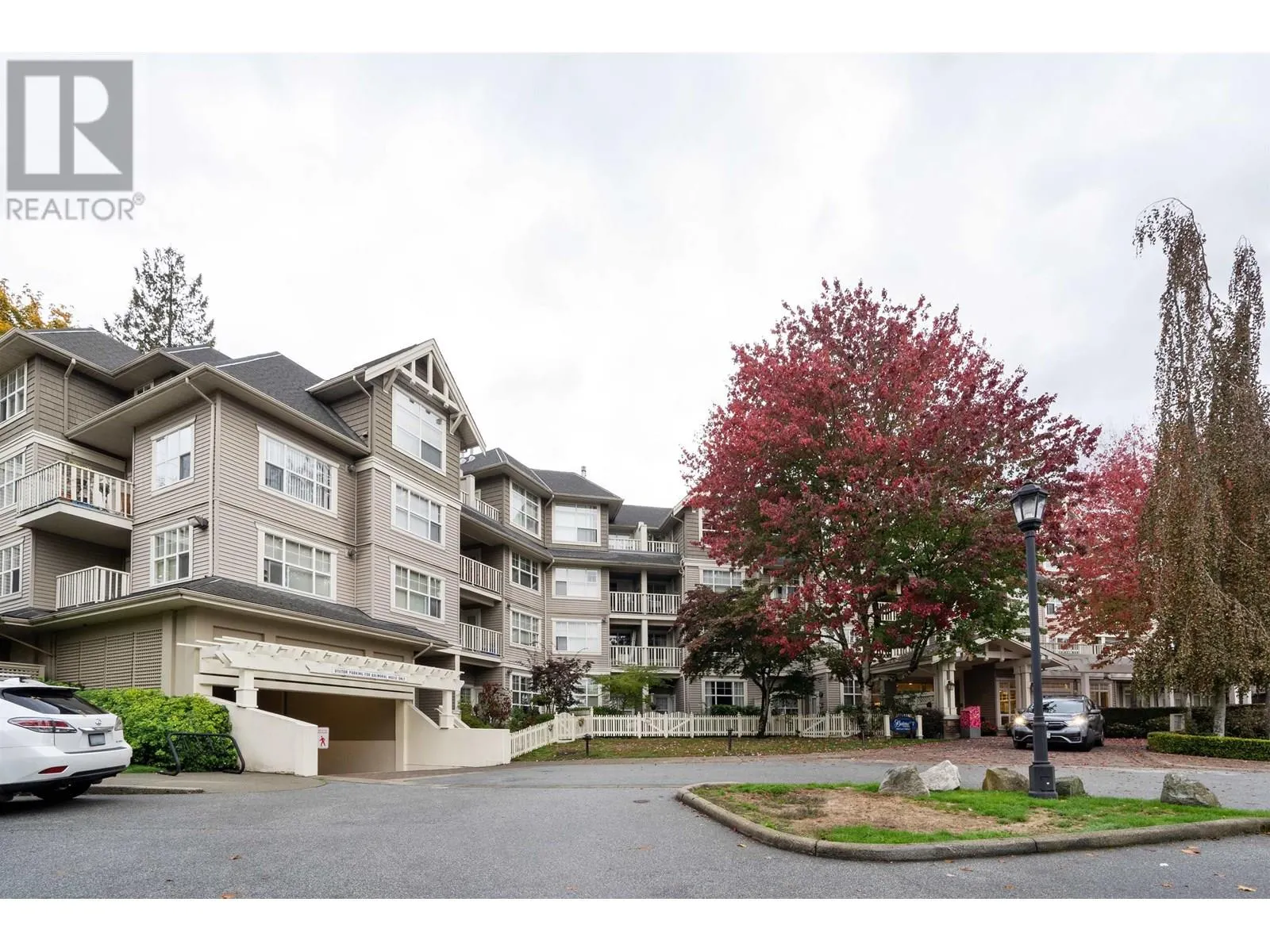 202 960 LYNN VALLEY ROAD