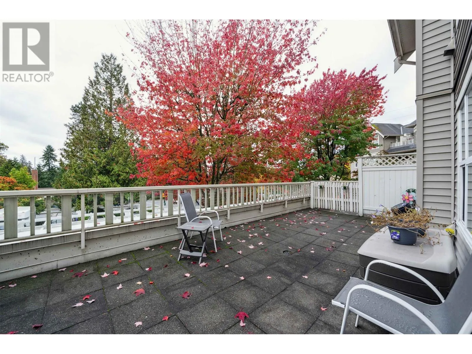 202 960 LYNN VALLEY ROAD