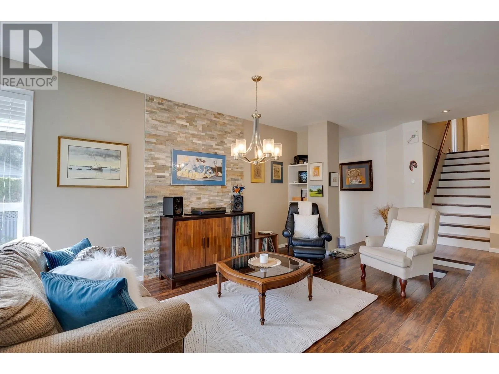1561 PAXTON PLACE