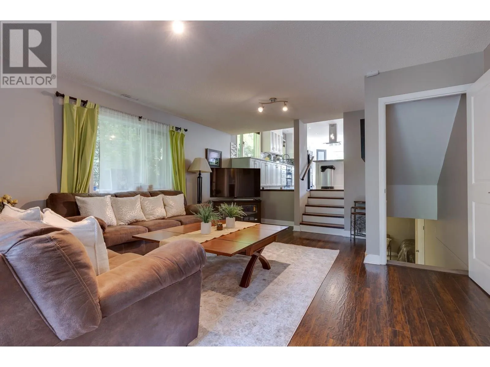 1561 PAXTON PLACE