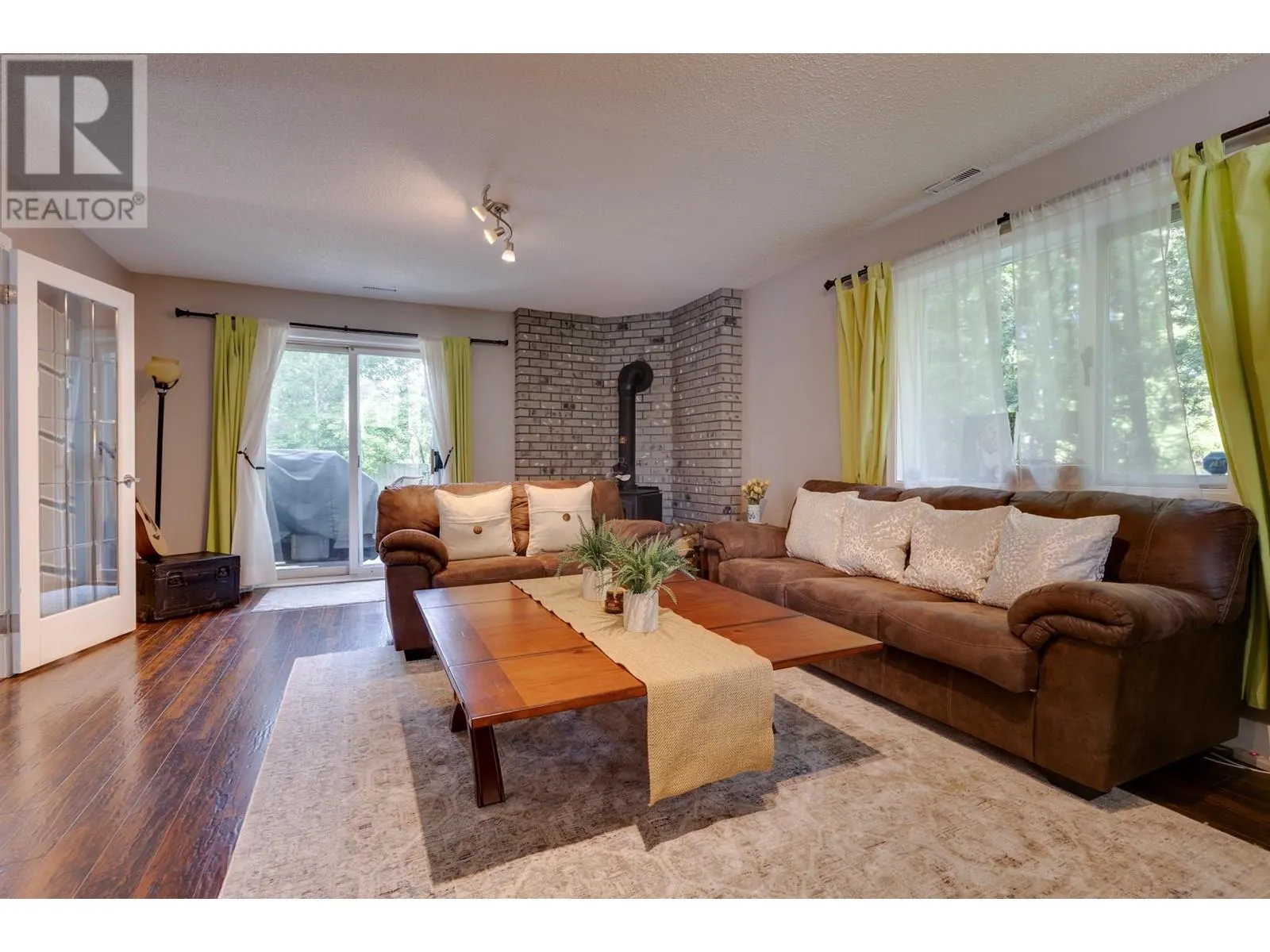 1561 PAXTON PLACE