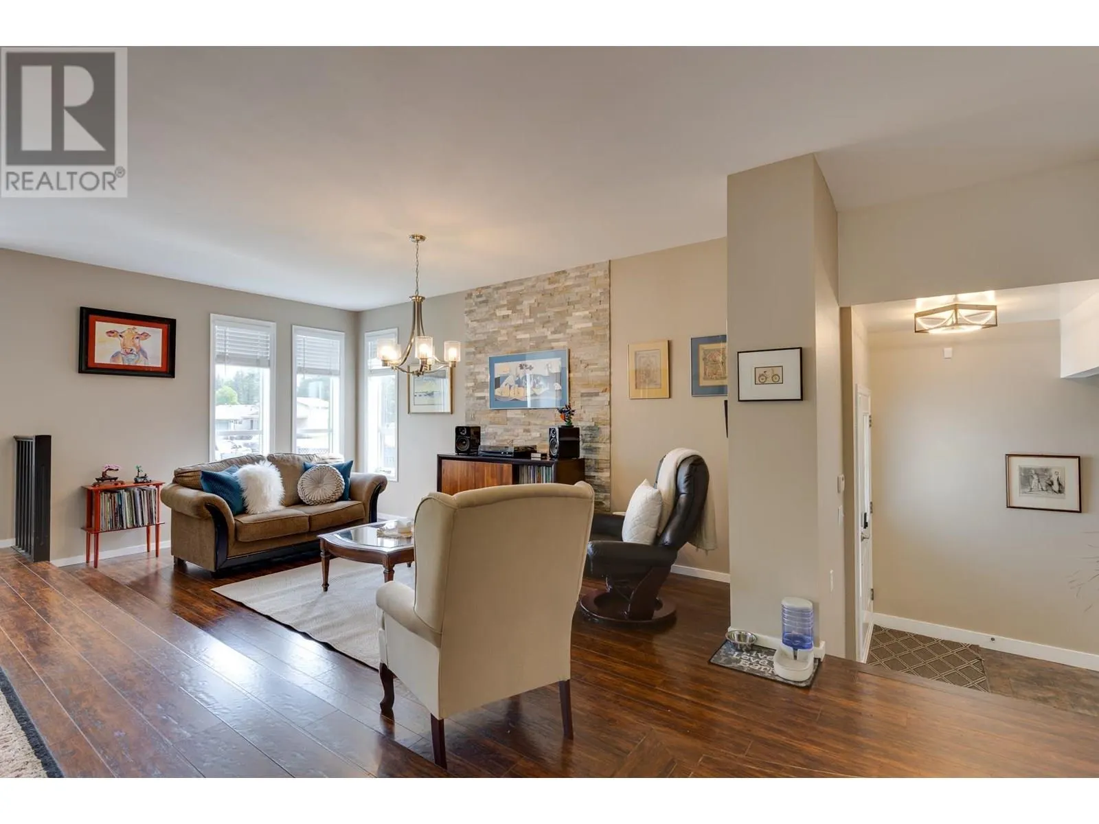 1561 PAXTON PLACE