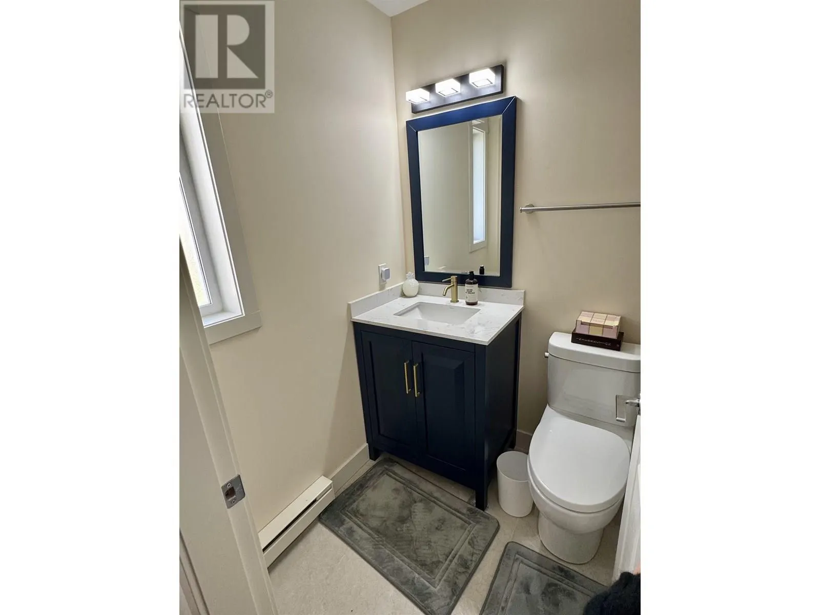 17 1204 MAIN STREET