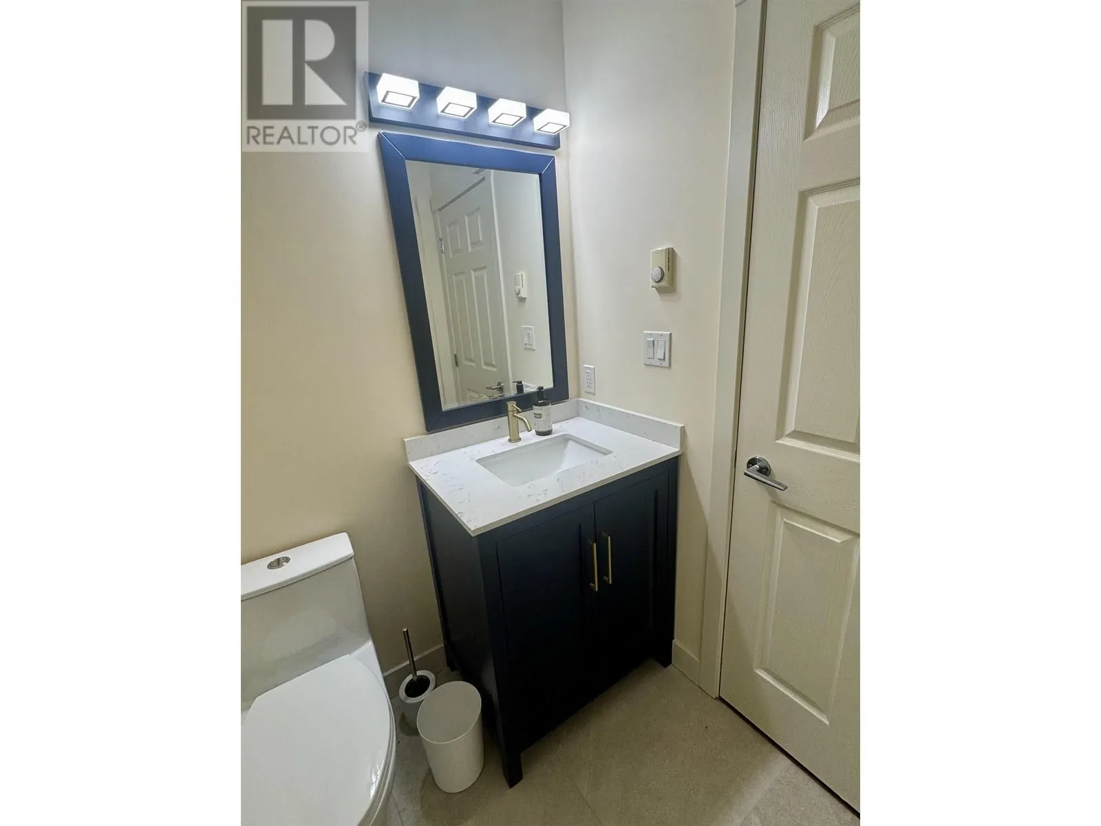 17 1204 MAIN STREET