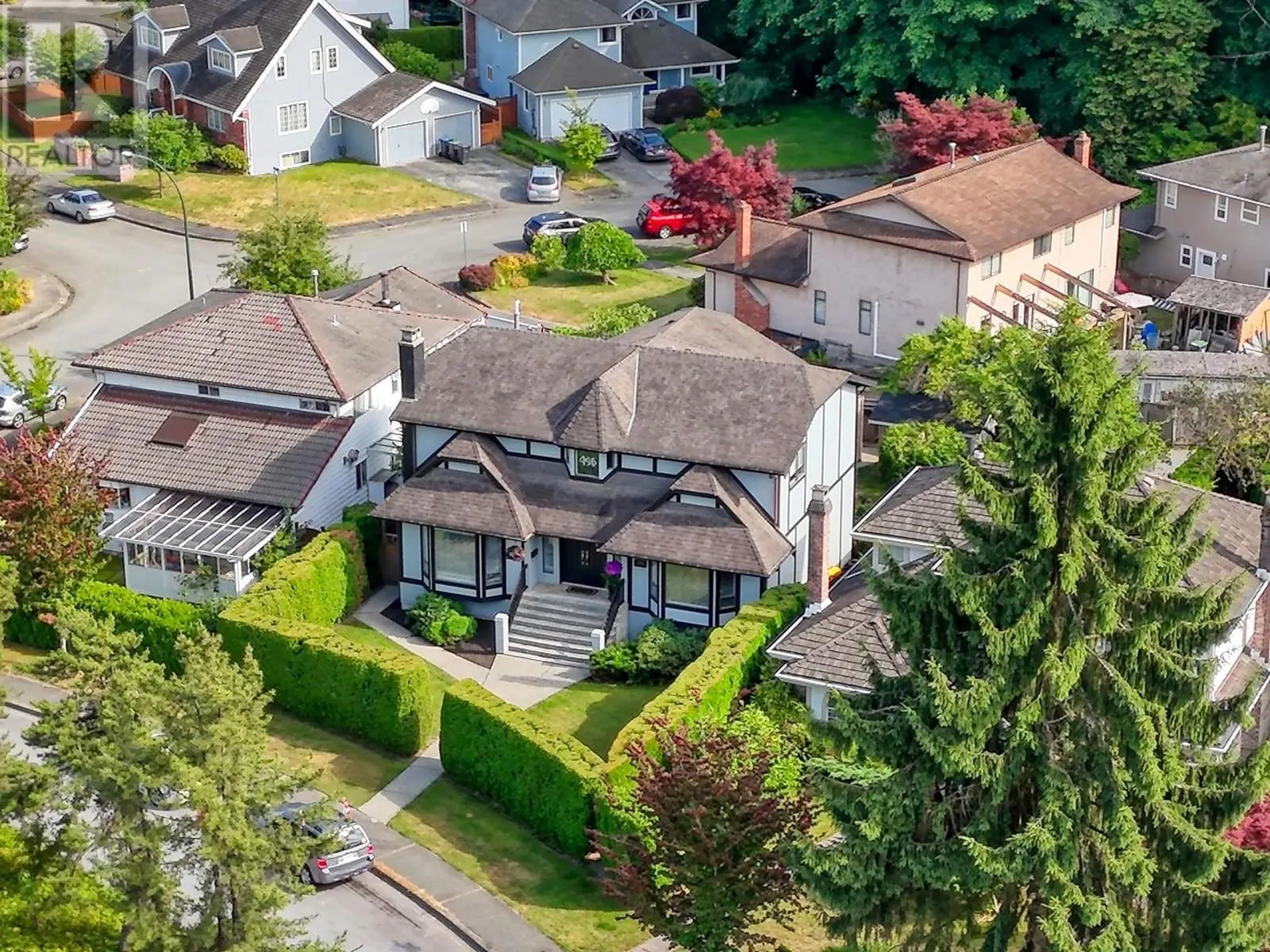 496 GLENBROOK DRIVE