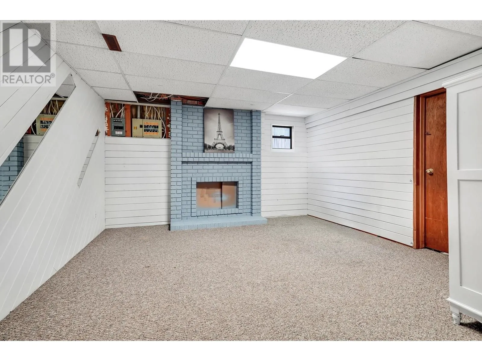 496 GLENBROOK DRIVE