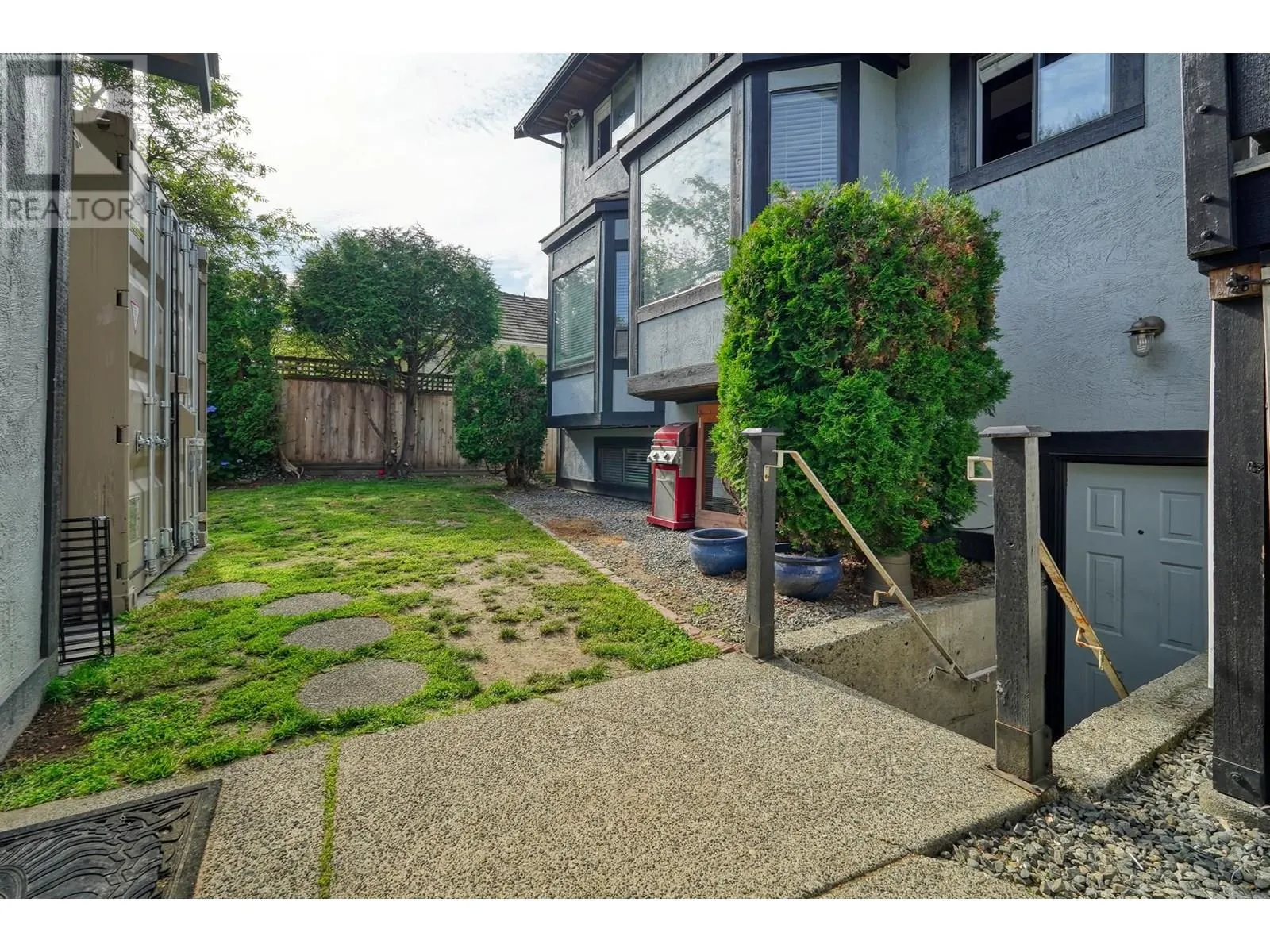 496 GLENBROOK DRIVE