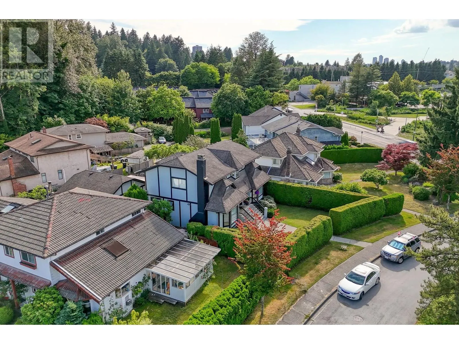 496 GLENBROOK DRIVE