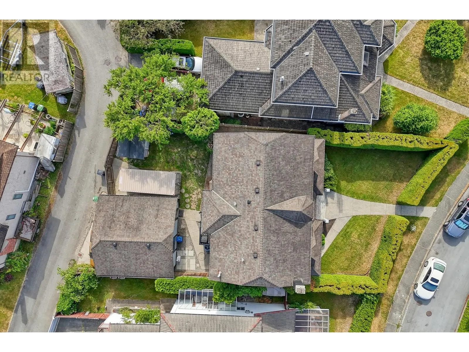 496 GLENBROOK DRIVE