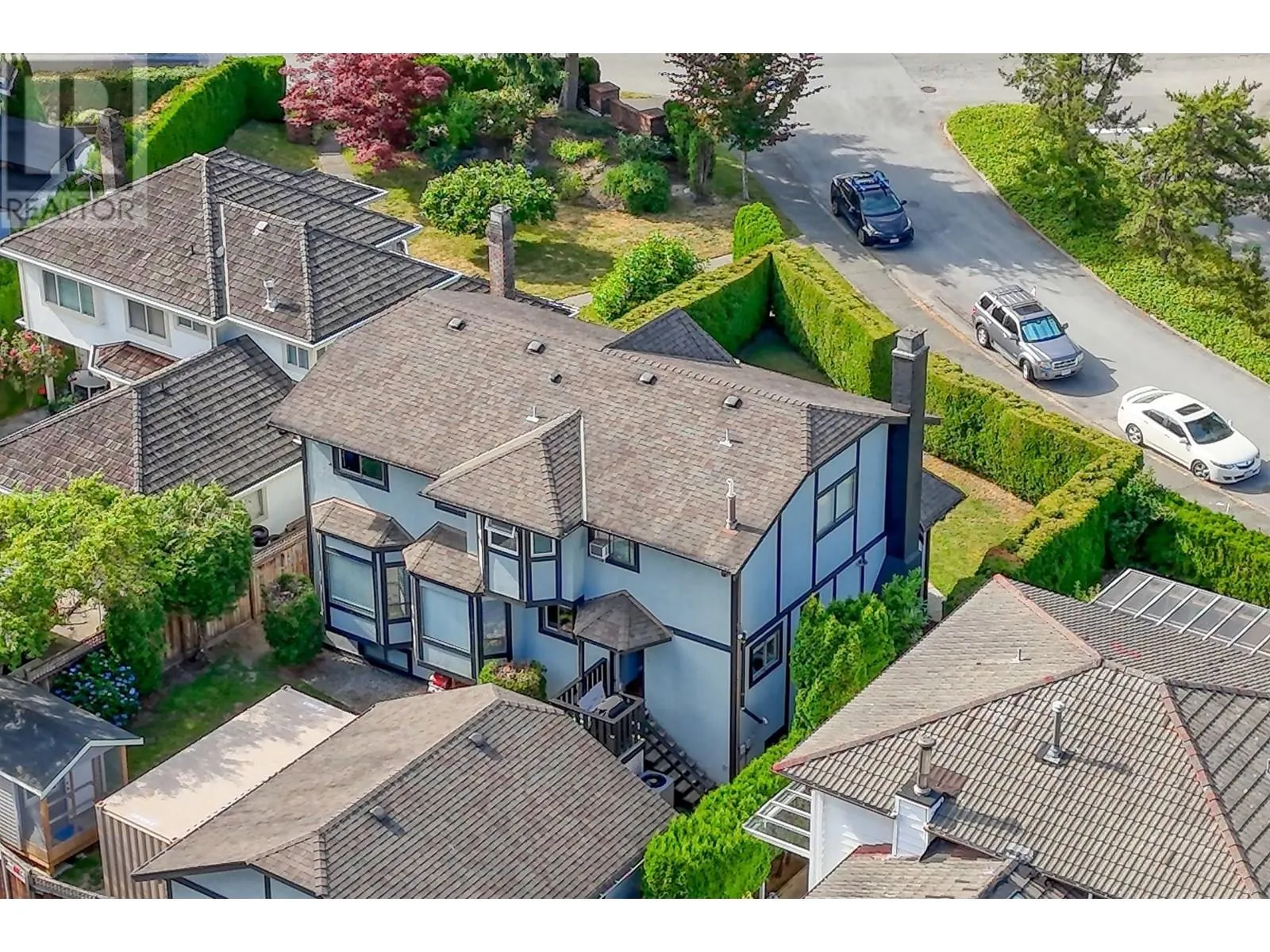 496 GLENBROOK DRIVE