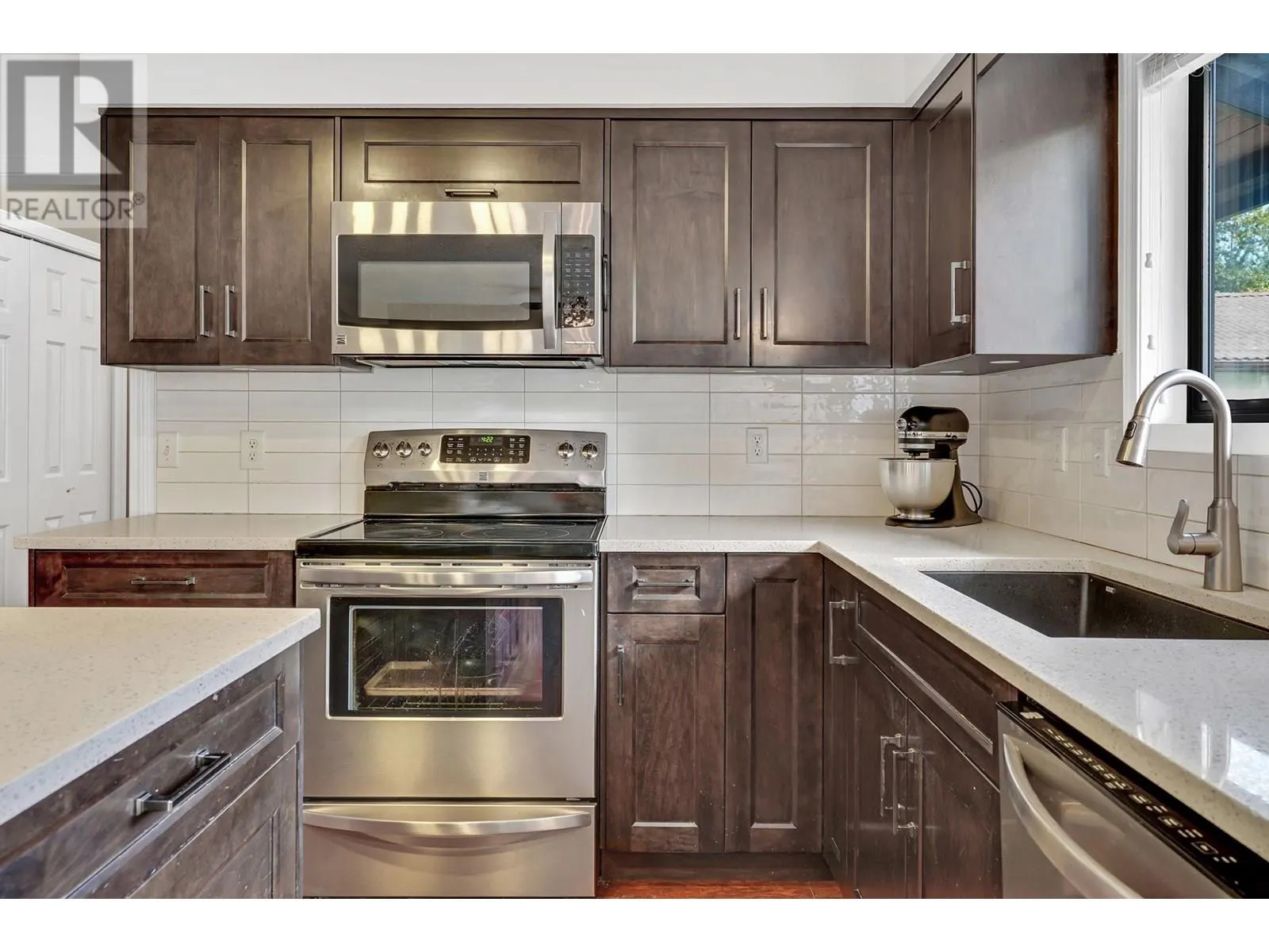 496 GLENBROOK DRIVE