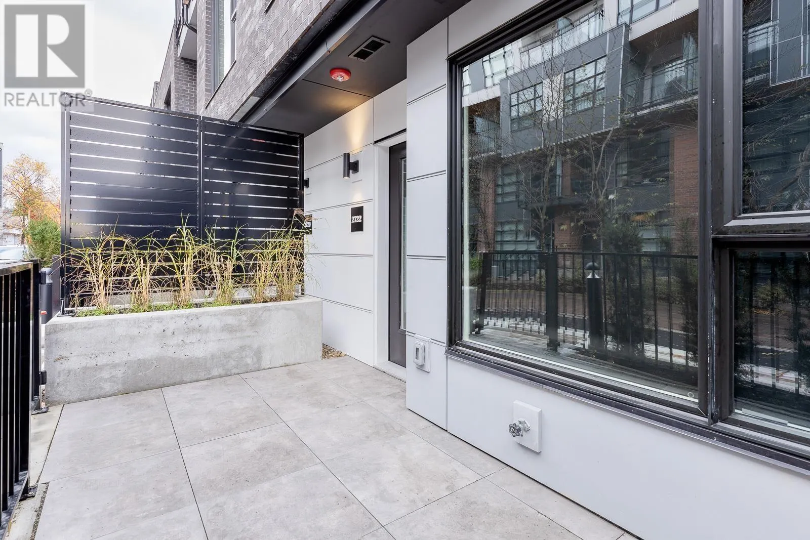 2722 SPRING STREET