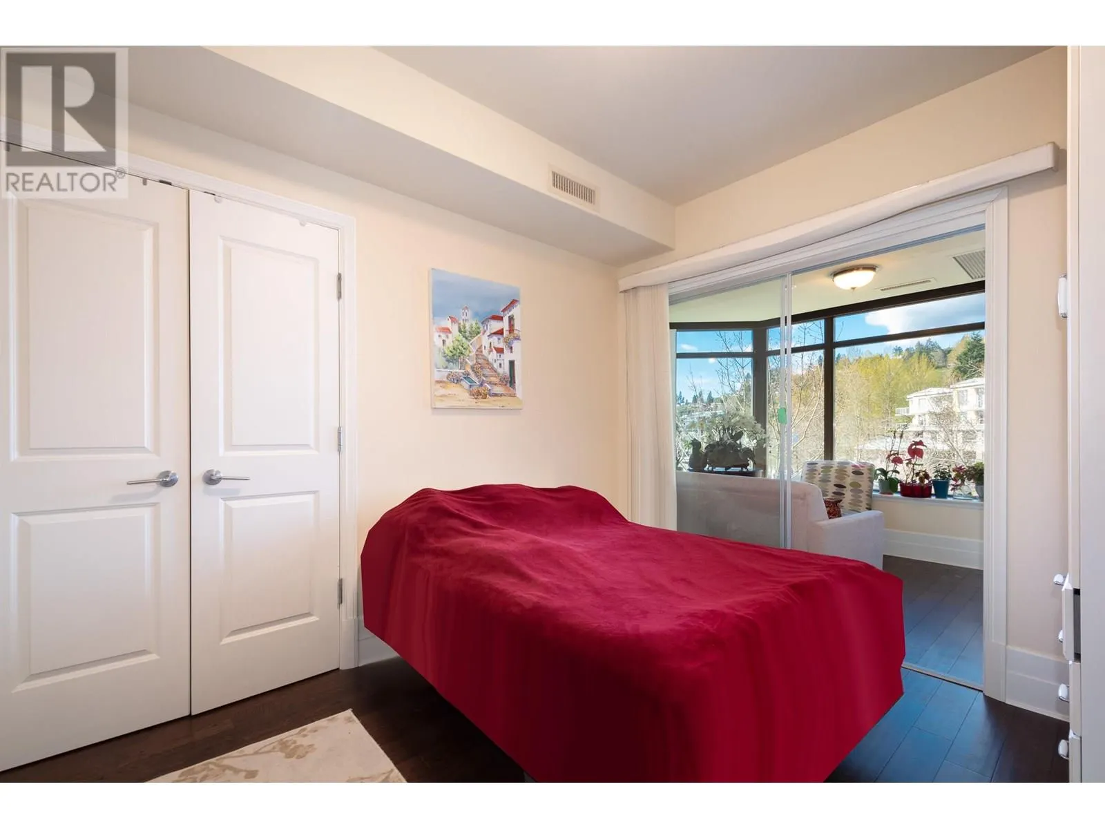 300 533 WATERS EDGE CRESCENT