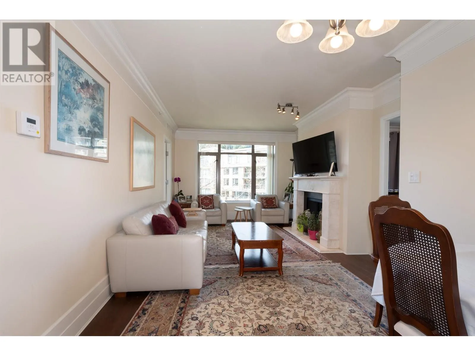 300 533 WATERS EDGE CRESCENT