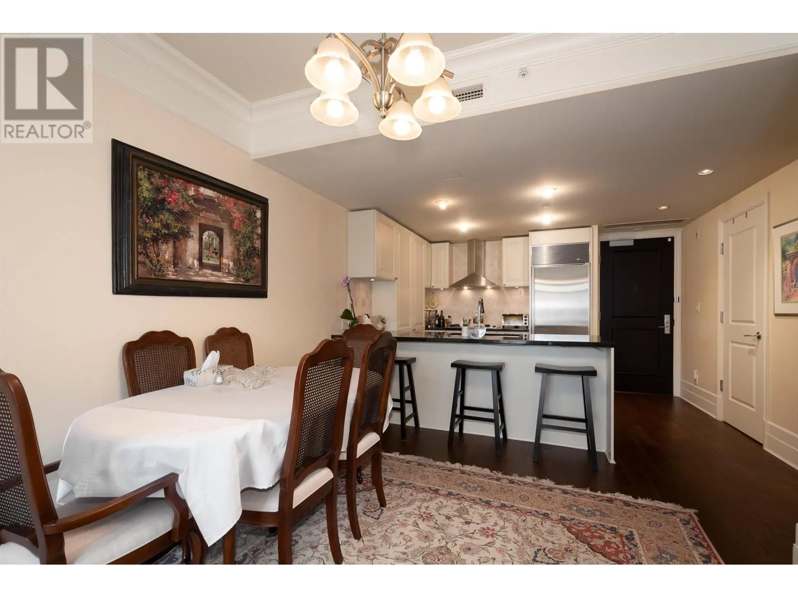 300 533 WATERS EDGE CRESCENT