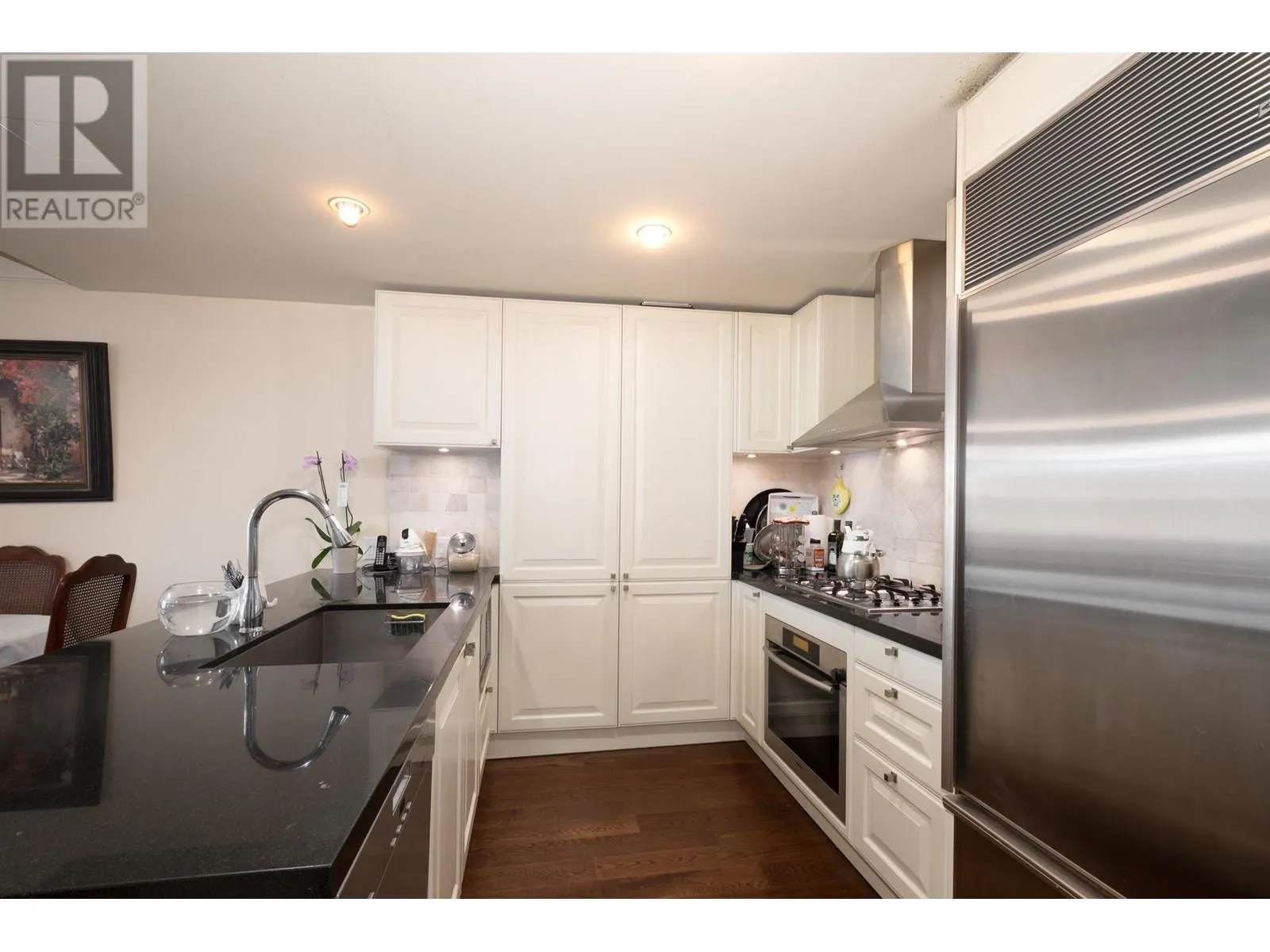 300 533 WATERS EDGE CRESCENT