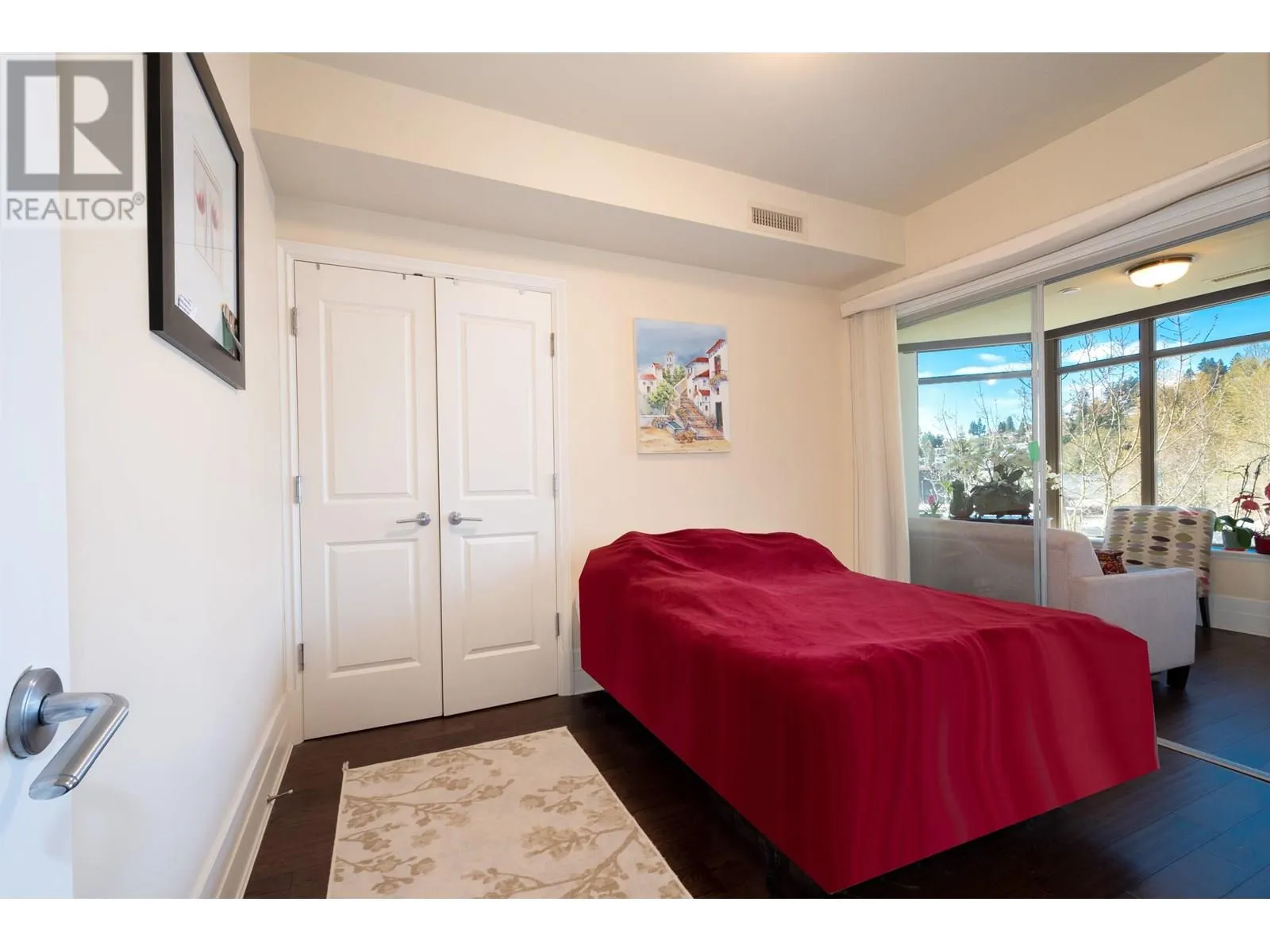 300 533 WATERS EDGE CRESCENT