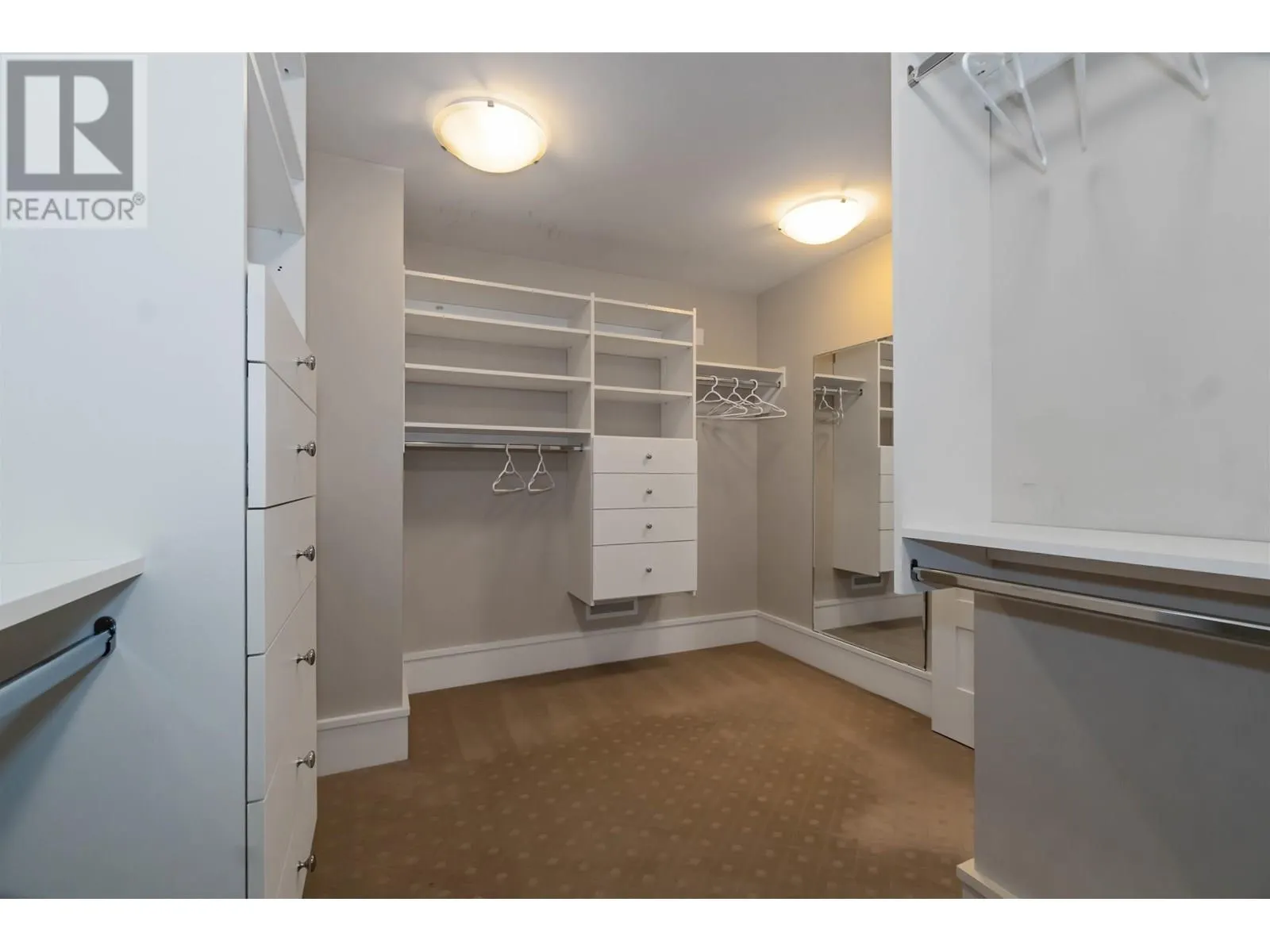 304 2535 GARDEN COURT