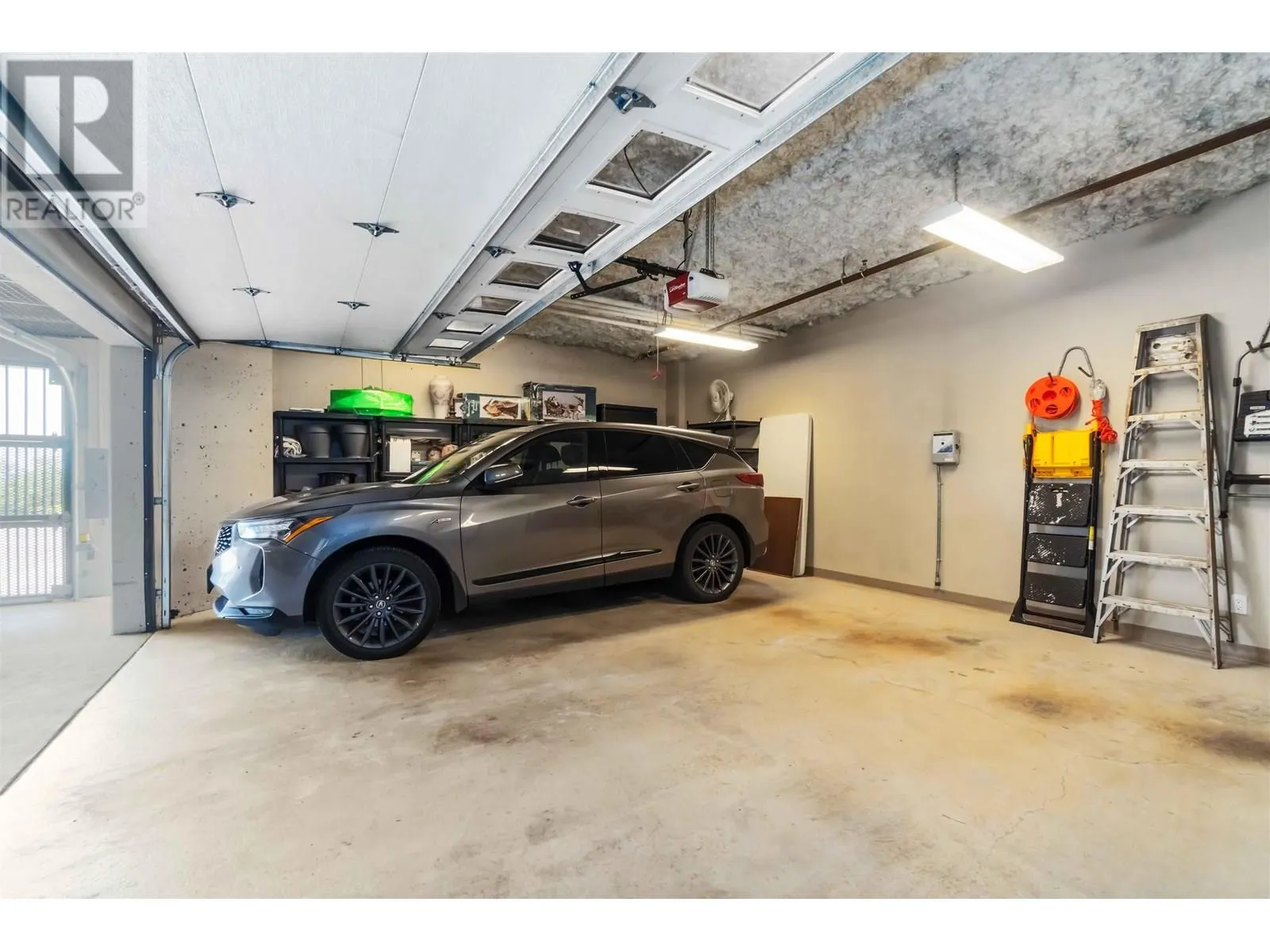 304 2535 GARDEN COURT