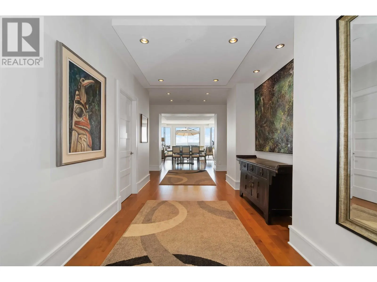 304 2535 GARDEN COURT