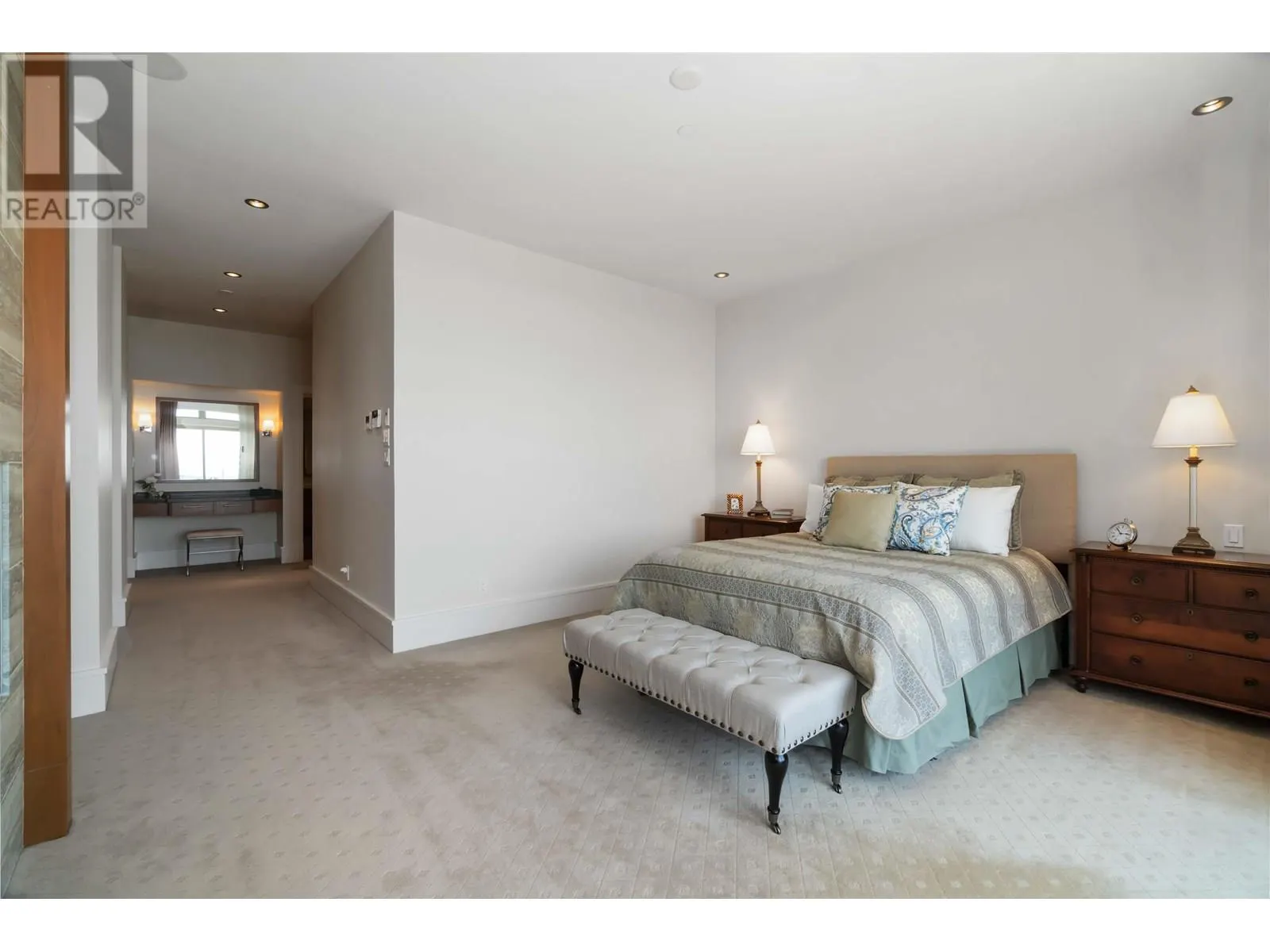 304 2535 GARDEN COURT
