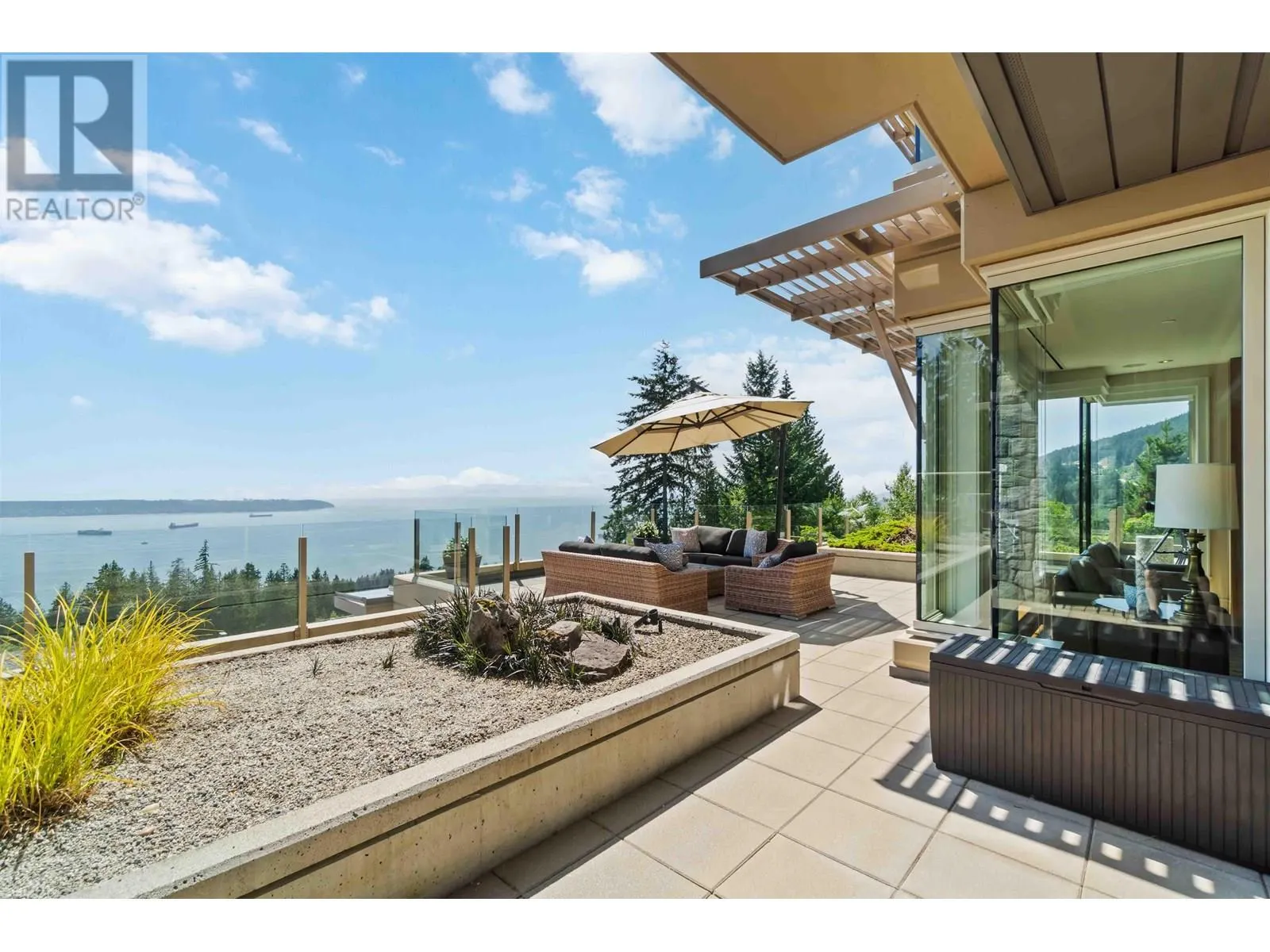 304 2535 GARDEN COURT