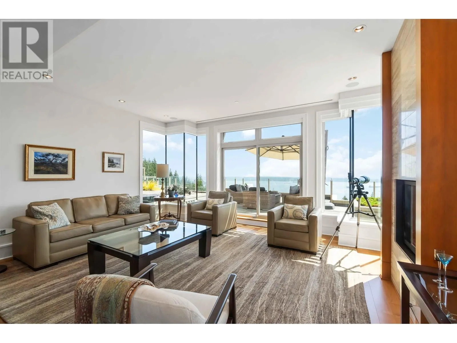 304 2535 GARDEN COURT