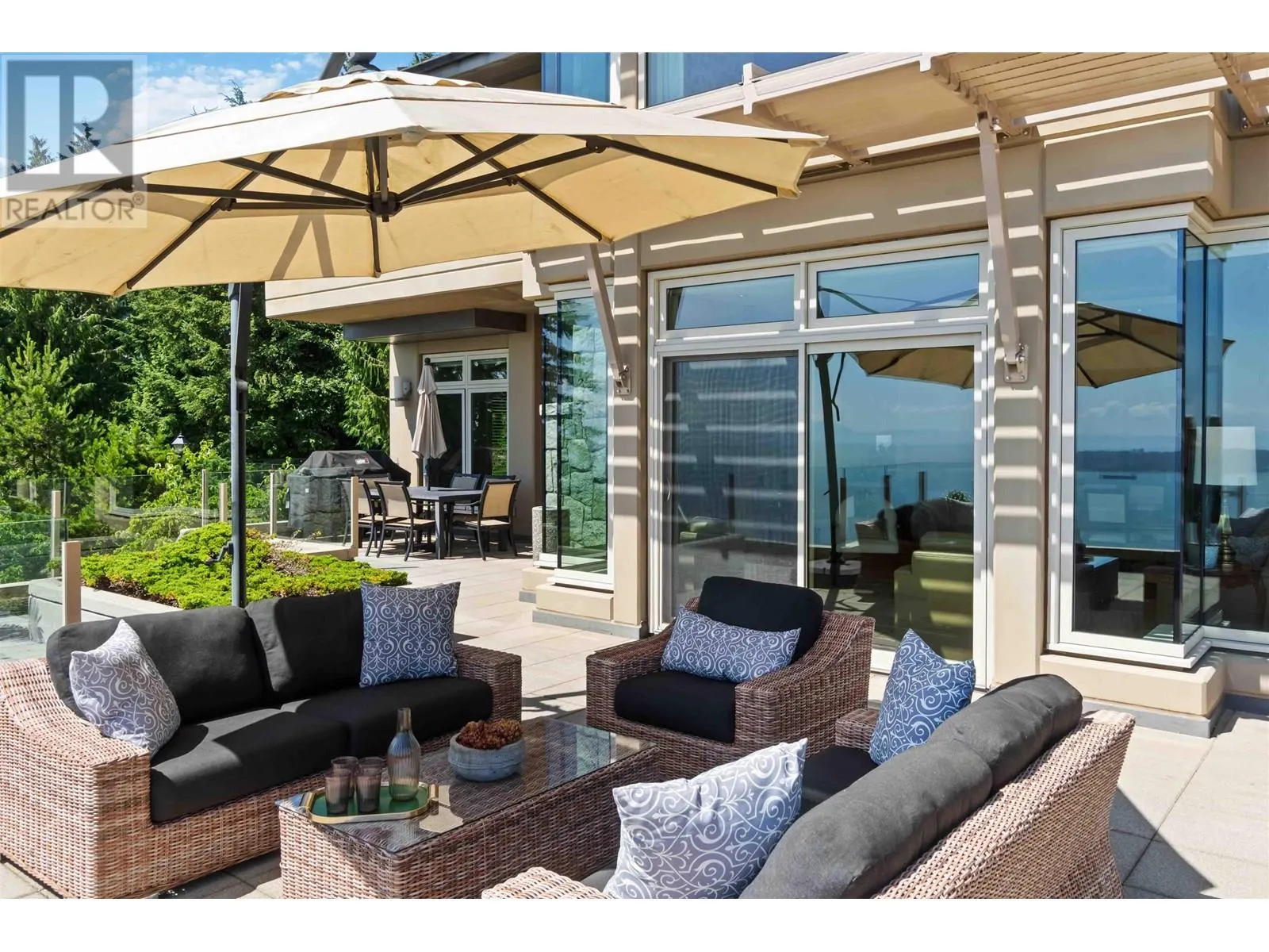 304 2535 GARDEN COURT