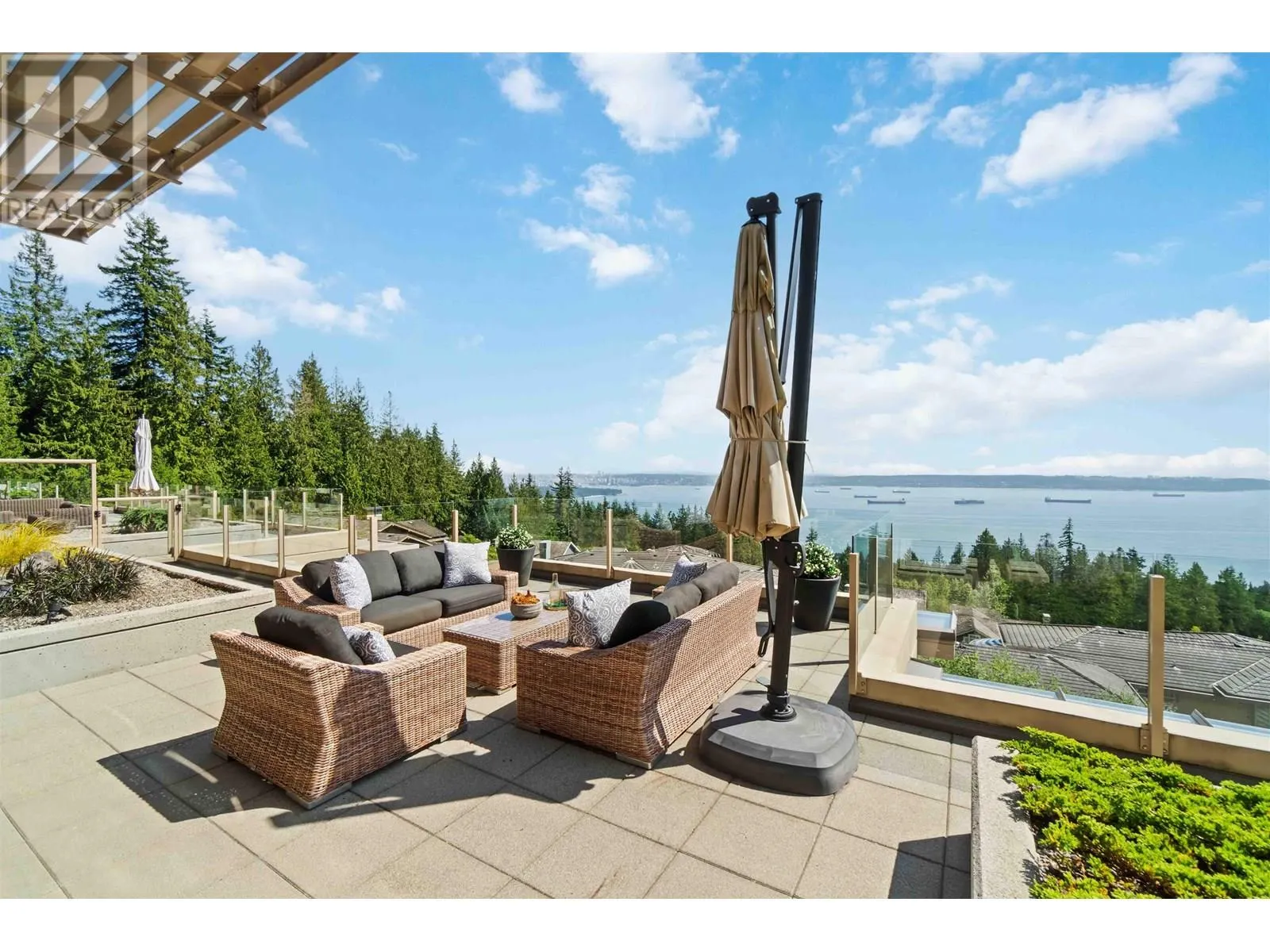 304 2535 GARDEN COURT