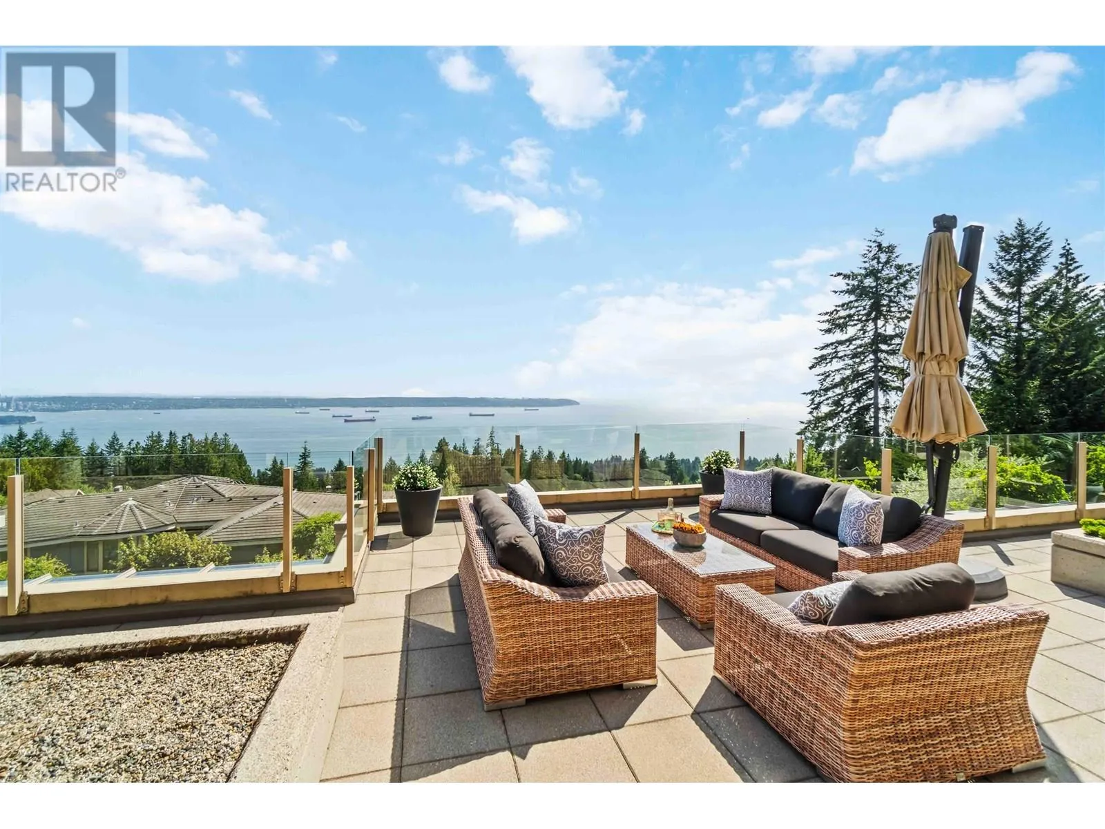 304 2535 GARDEN COURT