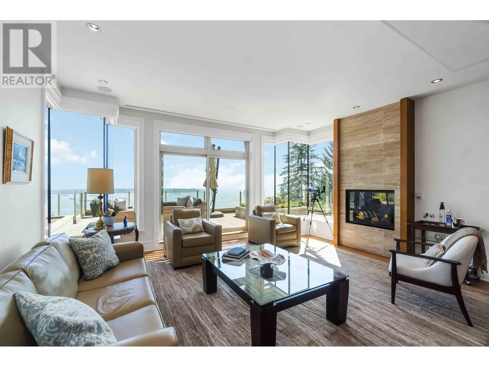 304 2535 GARDEN COURT