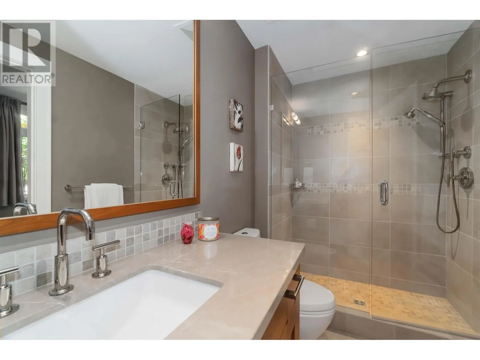 304 2535 GARDEN COURT