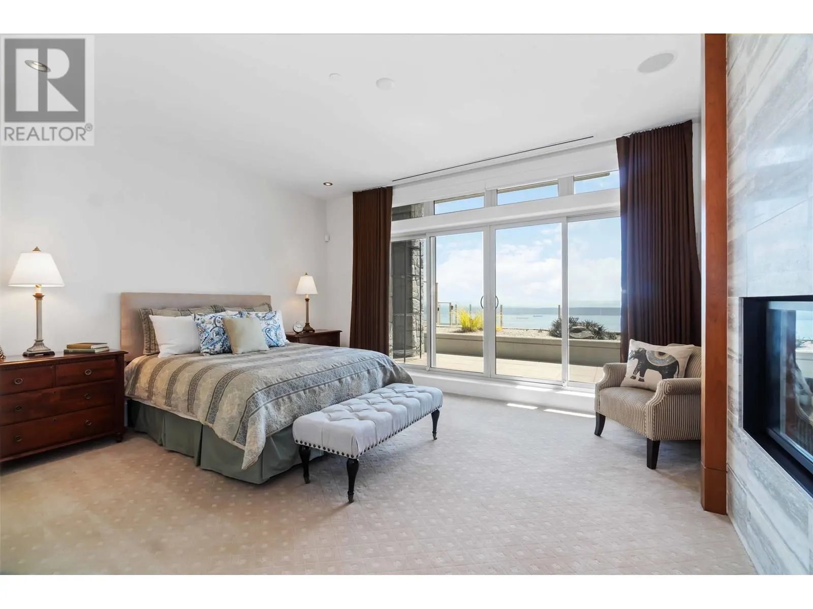 304 2535 GARDEN COURT