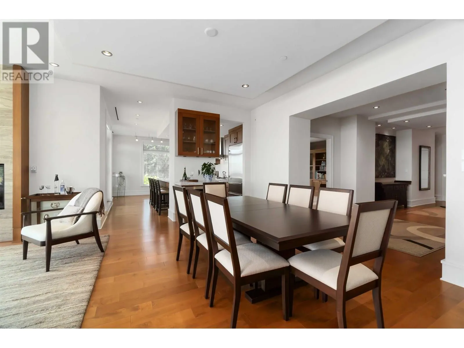 304 2535 GARDEN COURT