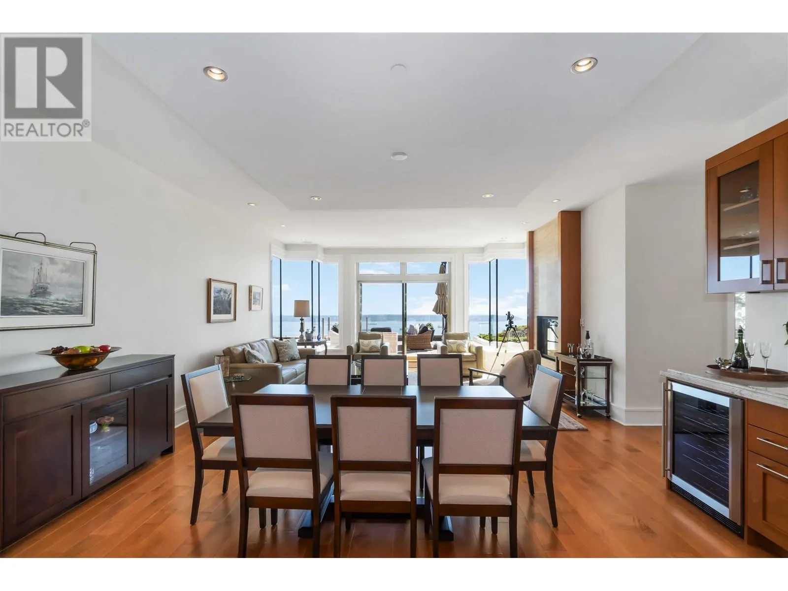 304 2535 GARDEN COURT