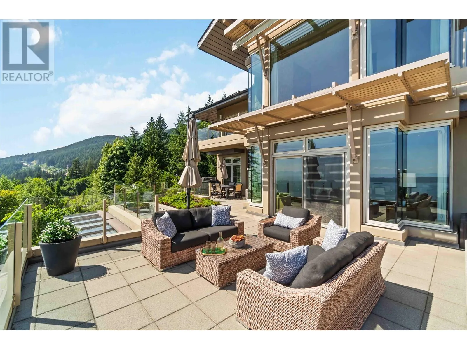 304 2535 GARDEN COURT
