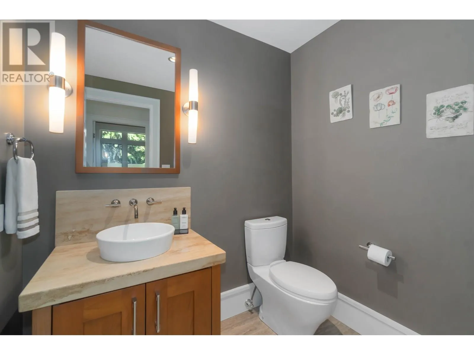 304 2535 GARDEN COURT