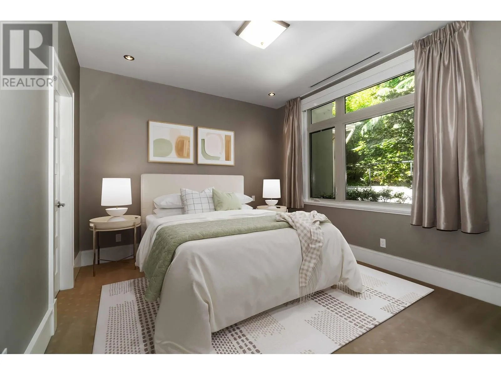304 2535 GARDEN COURT