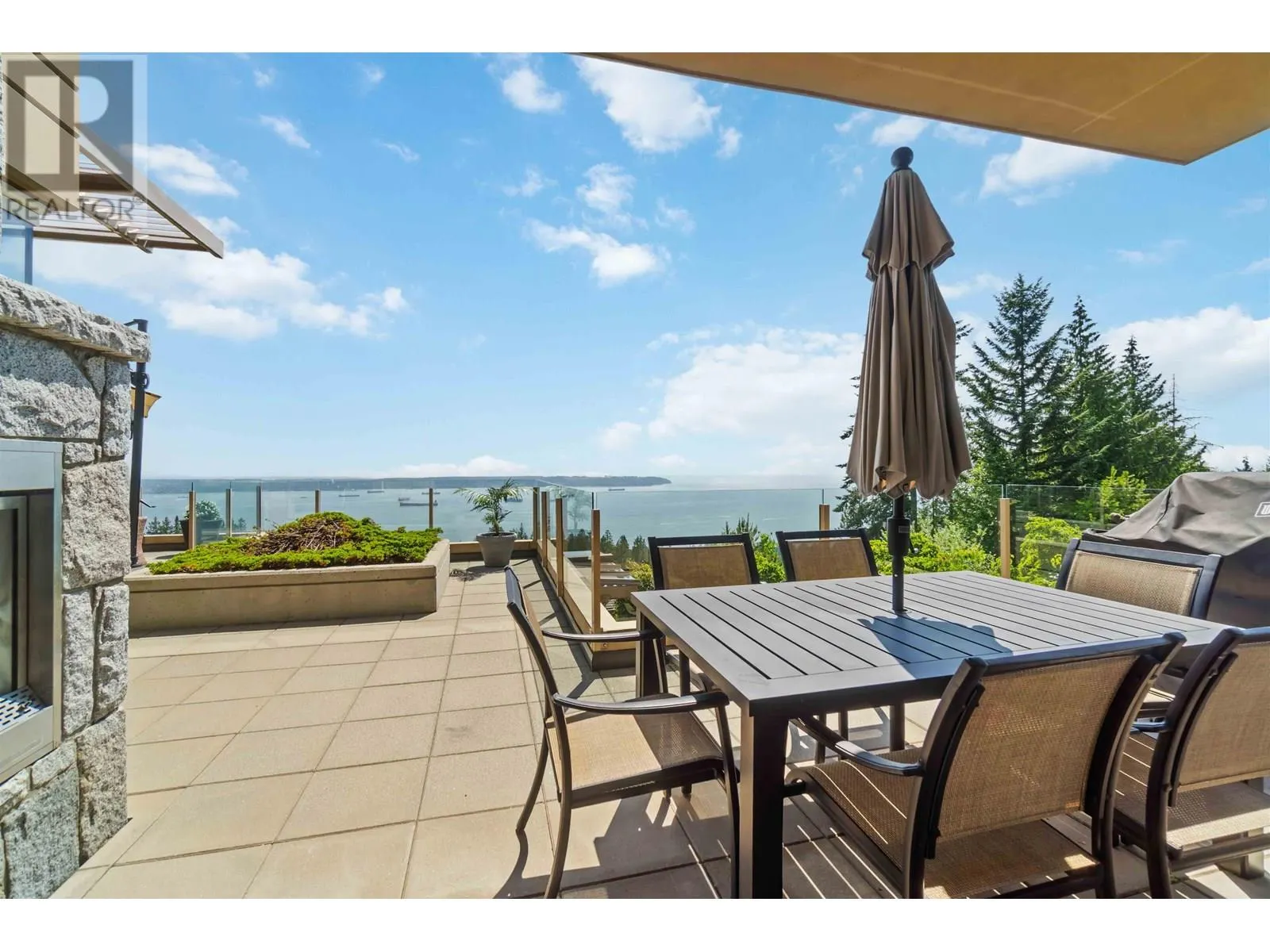 304 2535 GARDEN COURT