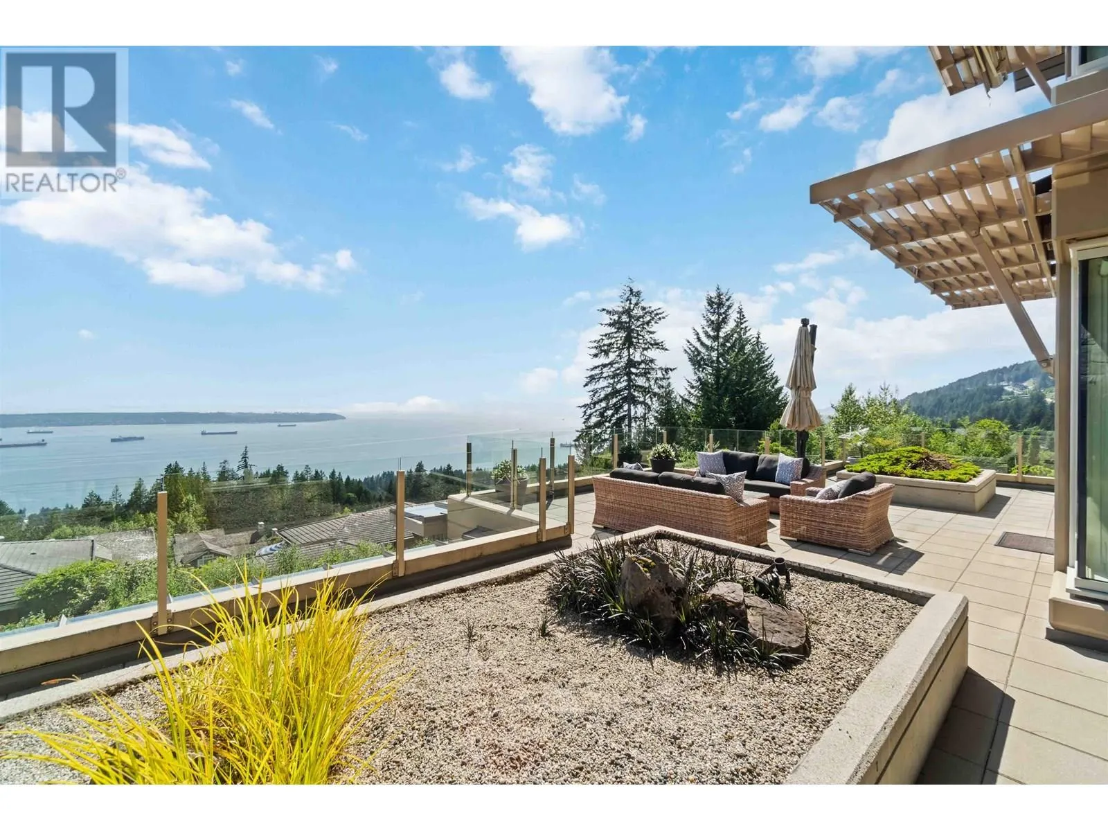 304 2535 GARDEN COURT