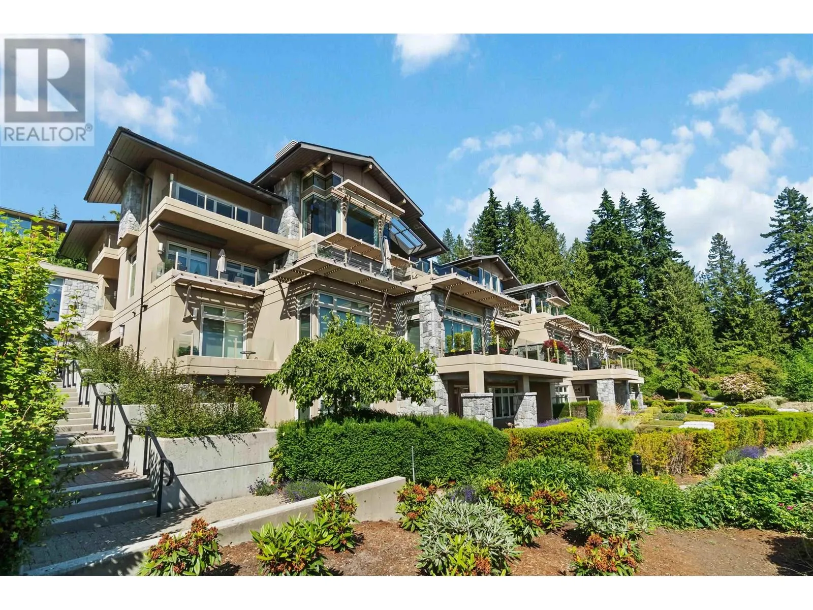 304 2535 GARDEN COURT