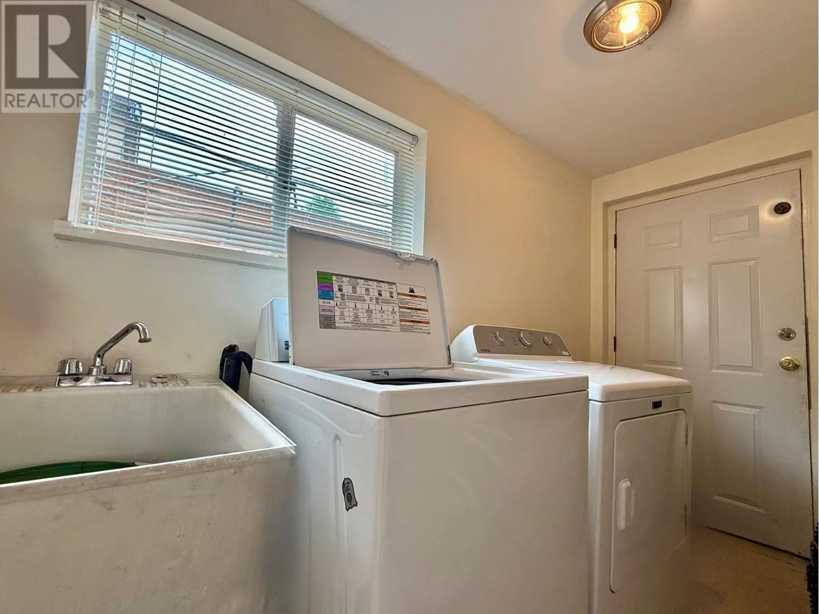 2381 OLIVER CRESCENT
