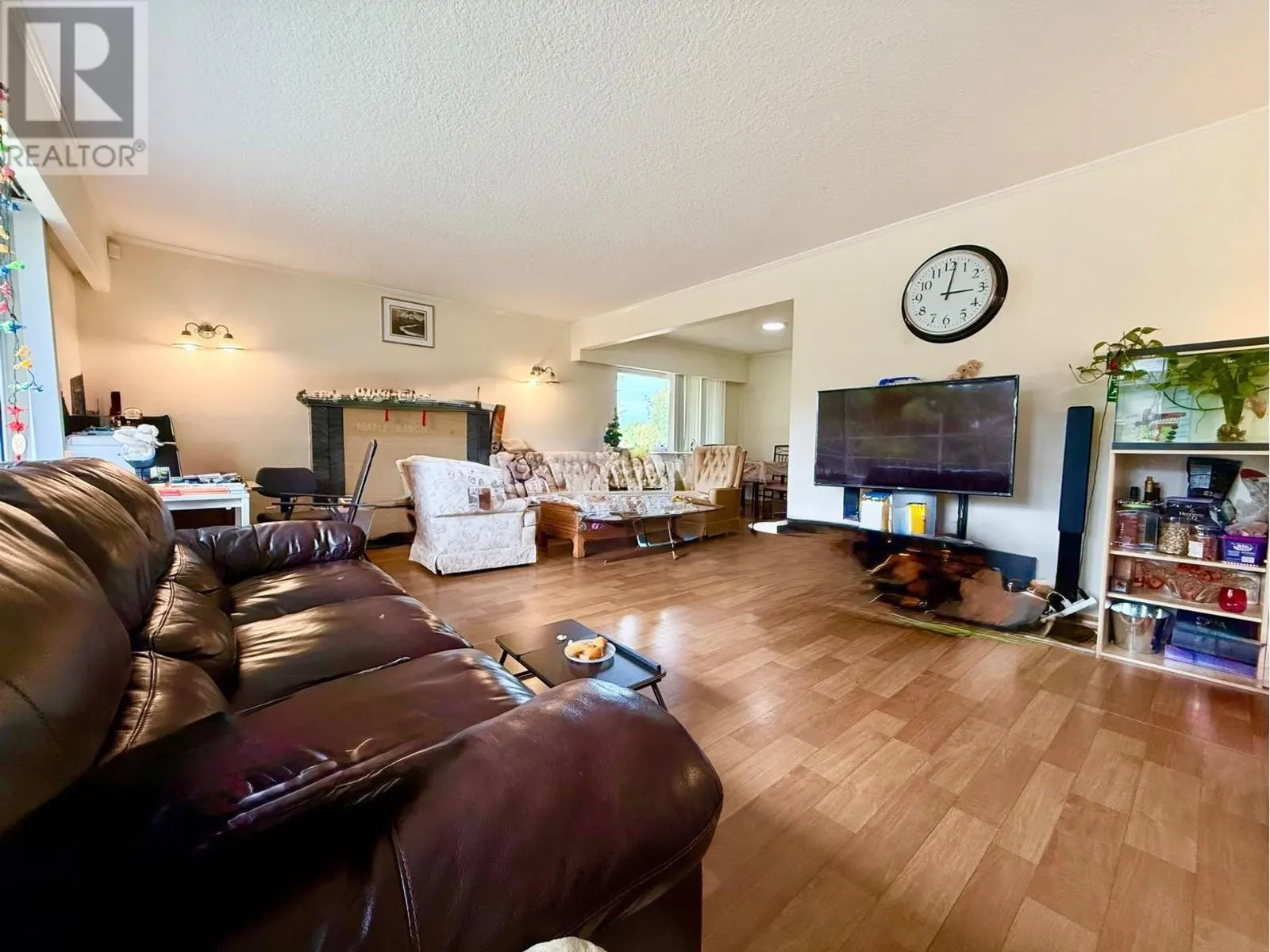 2381 OLIVER CRESCENT