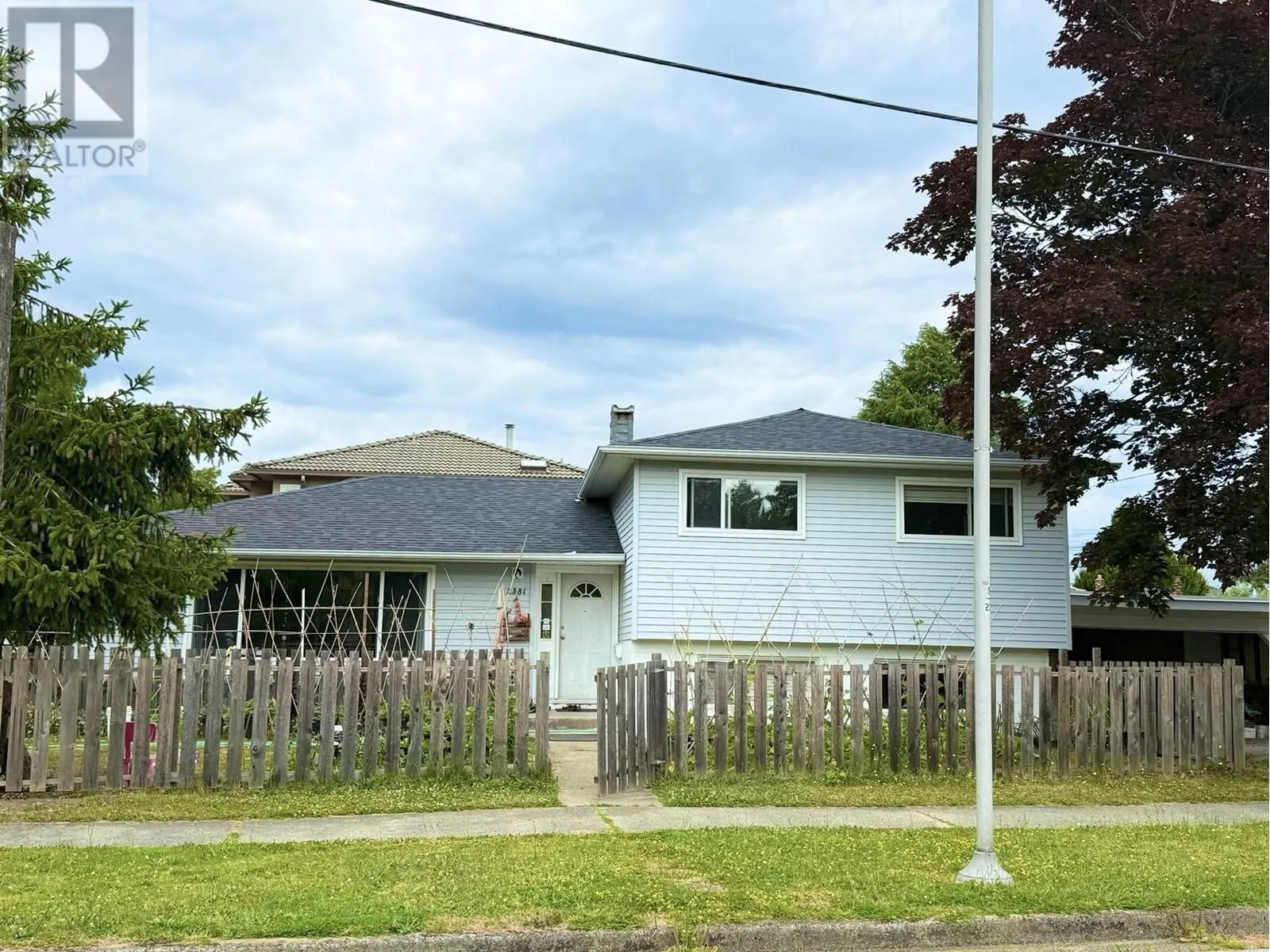 2381 OLIVER CRESCENT