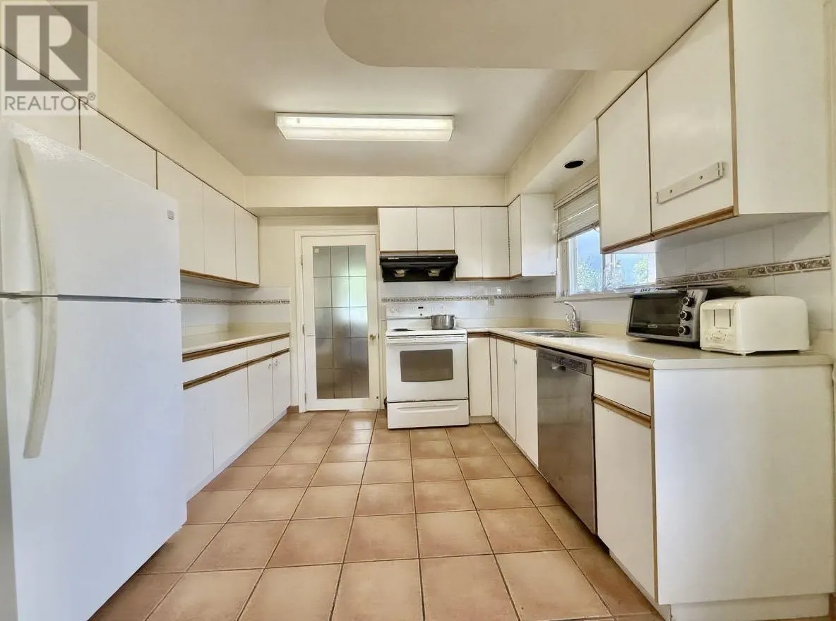 2381 OLIVER CRESCENT