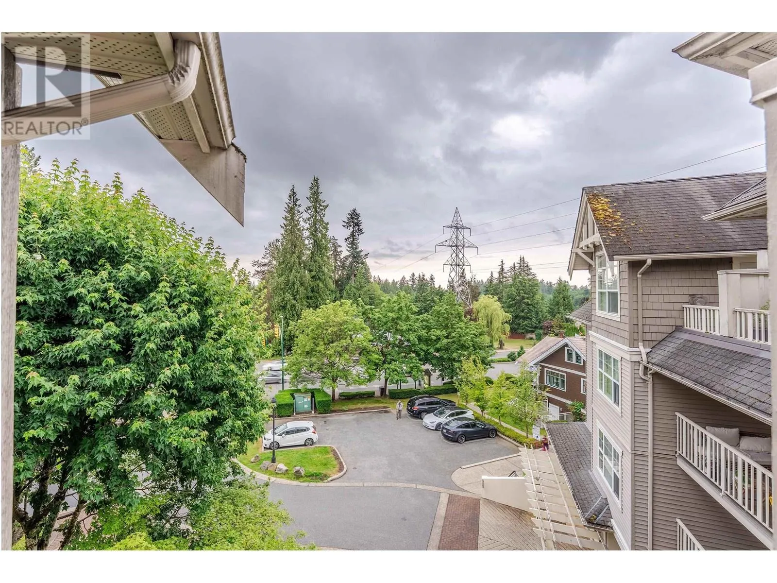 416 960 LYNN VALLEY ROAD