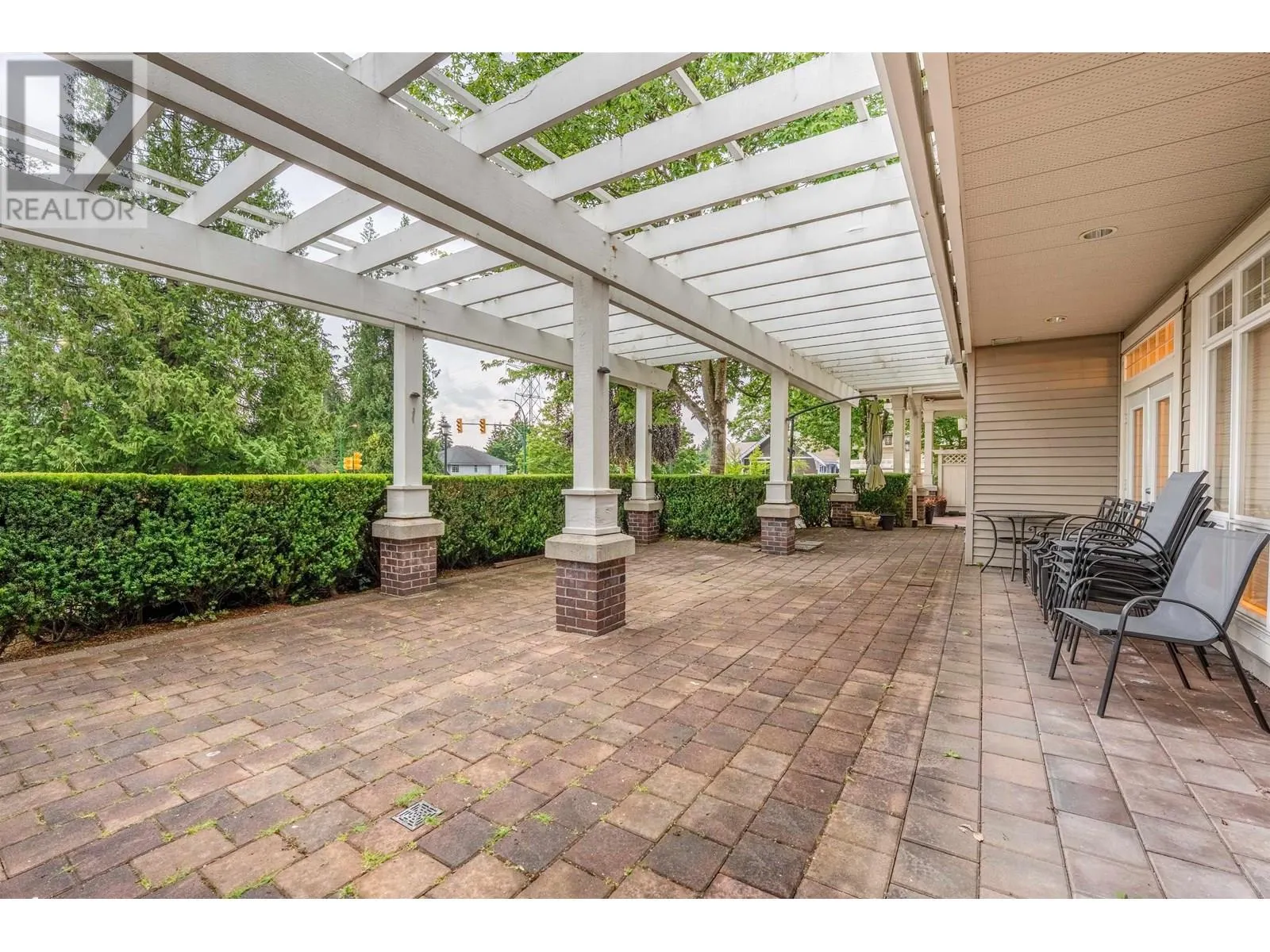 416 960 LYNN VALLEY ROAD