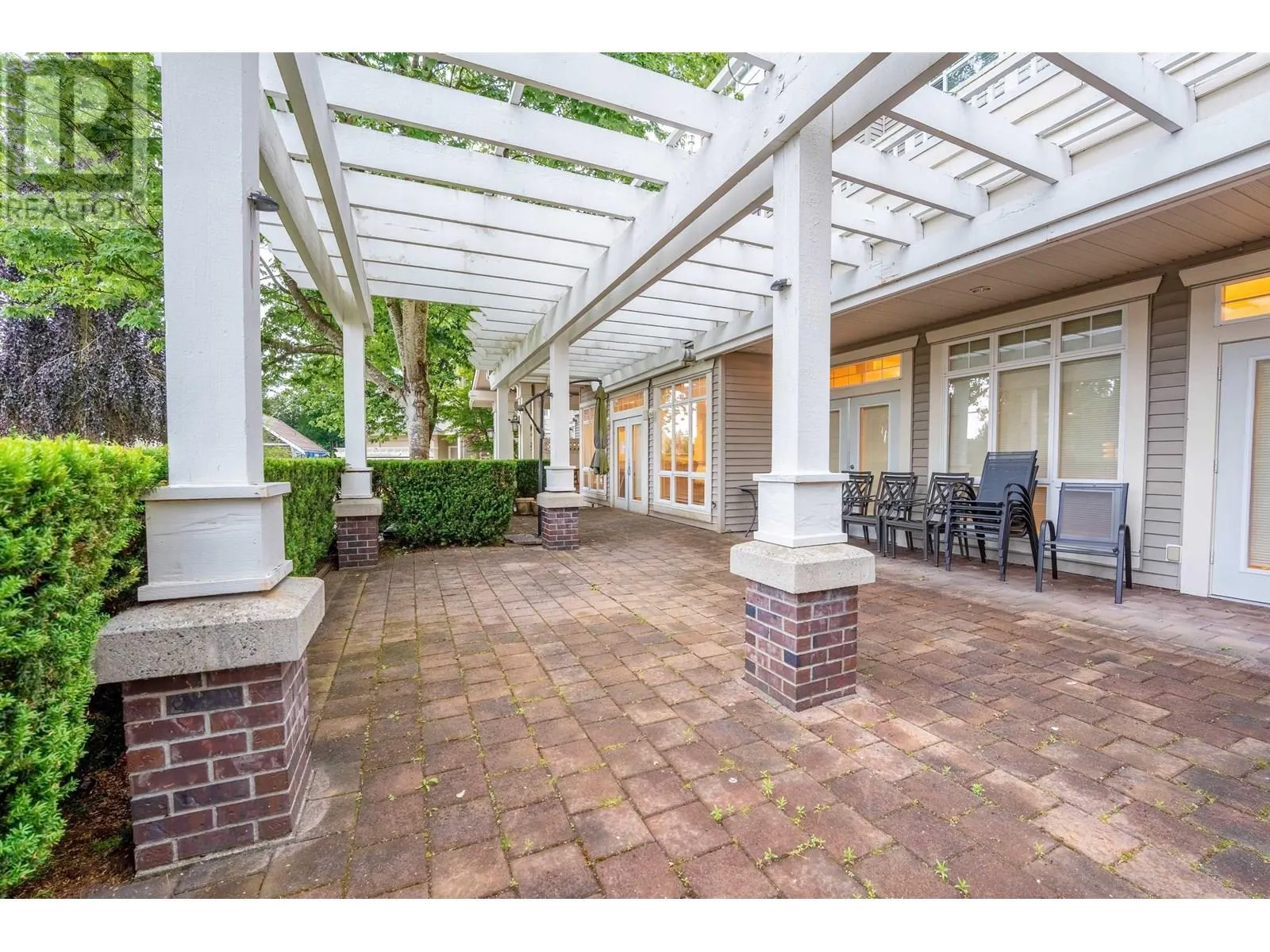 416 960 LYNN VALLEY ROAD