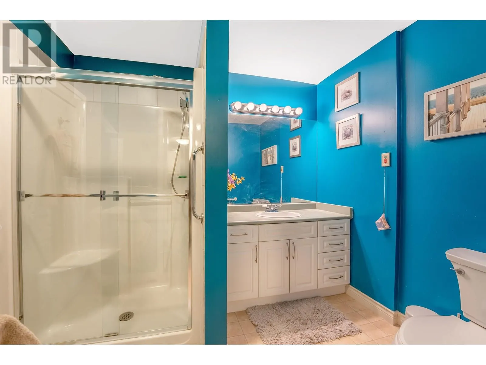 416 960 LYNN VALLEY ROAD