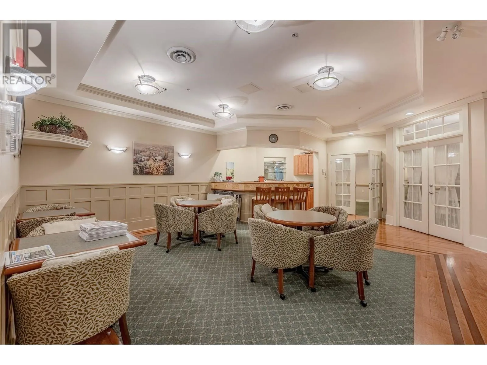 416 960 LYNN VALLEY ROAD